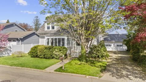 29 Crescent Bluff Avenue Branford CT 06405