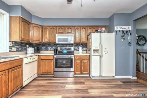 24 Warner Road North Haven CT 06473