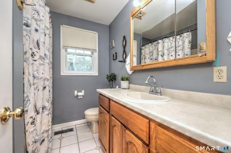 24 Warner Road North Haven CT 06473