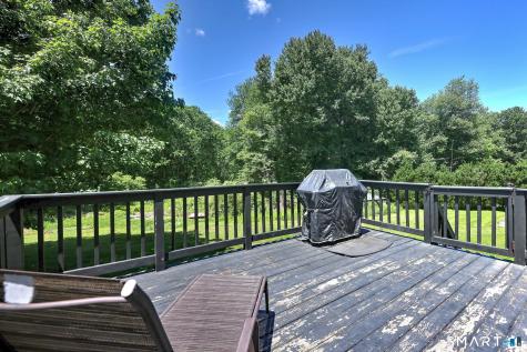 24 Warner Road North Haven CT 06473