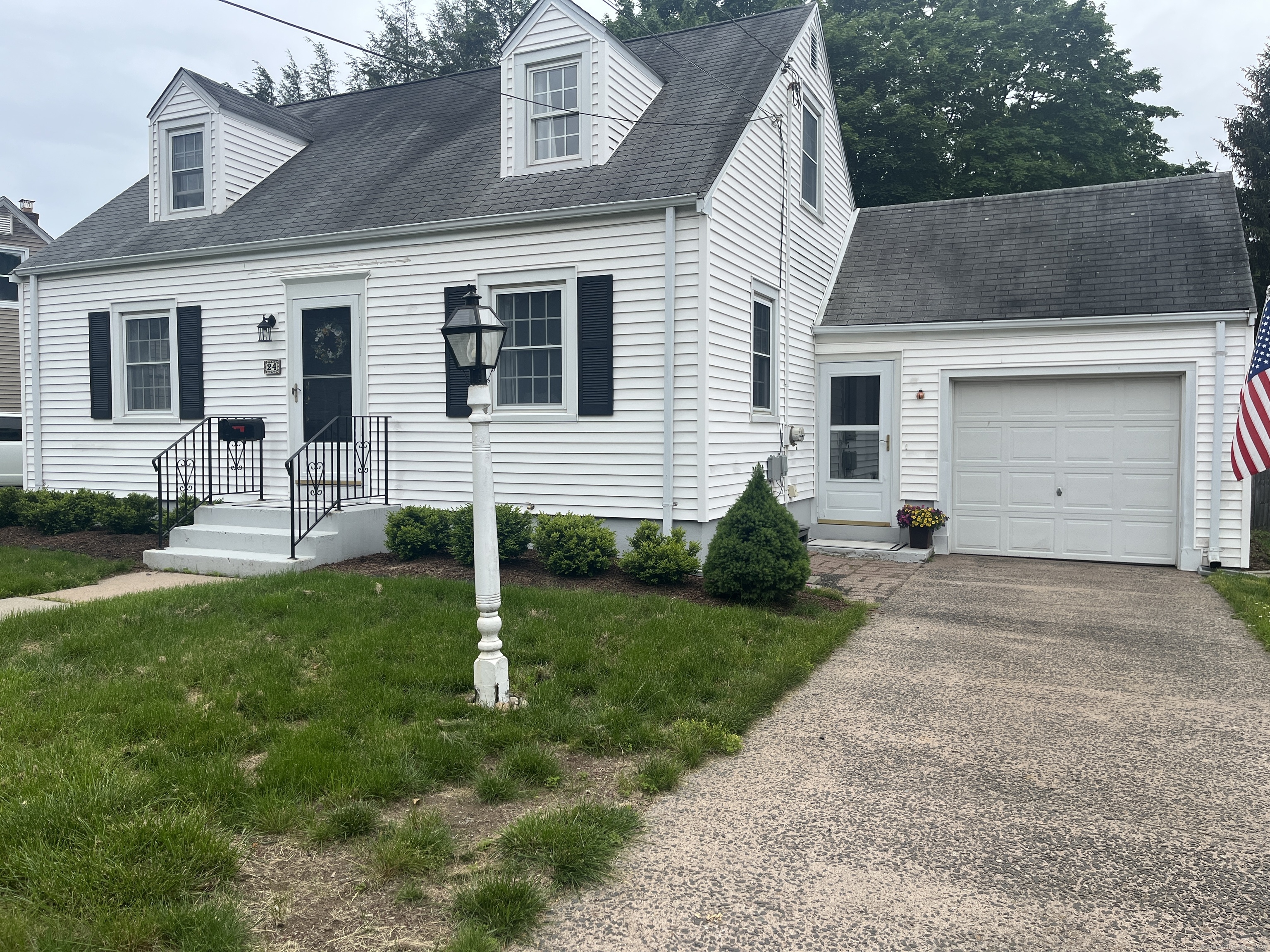 24 Westview Street Hamden CT 06514