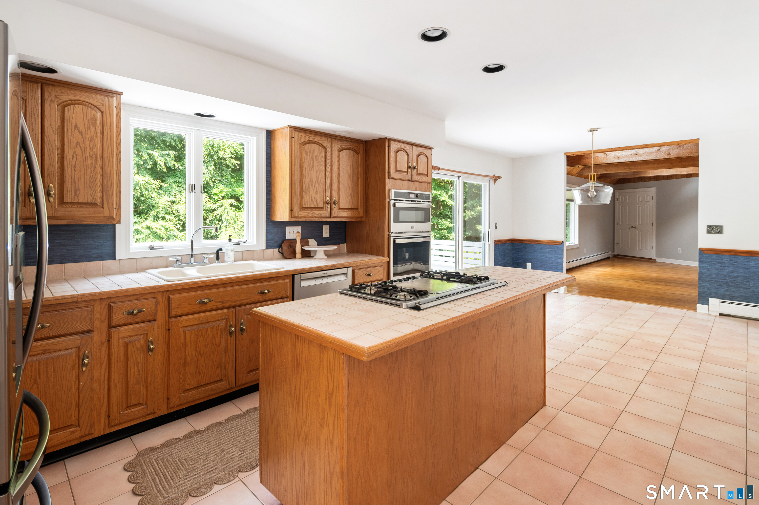 123 Cross Highway Redding CT 06896