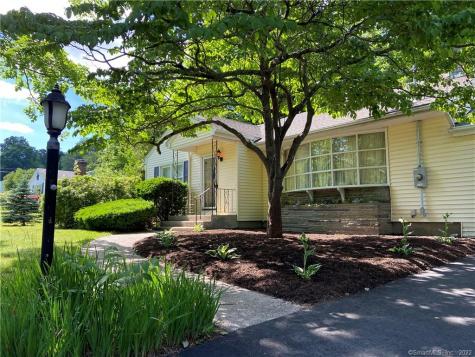10 Maxine Road Bristol CT 06010