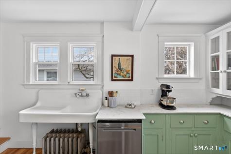73 Woodlawn Street Hamden CT 06517