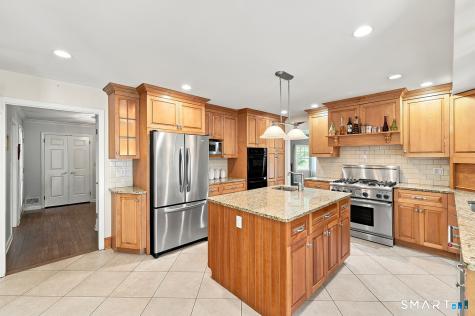 570 Burr Street Fairfield CT 06824