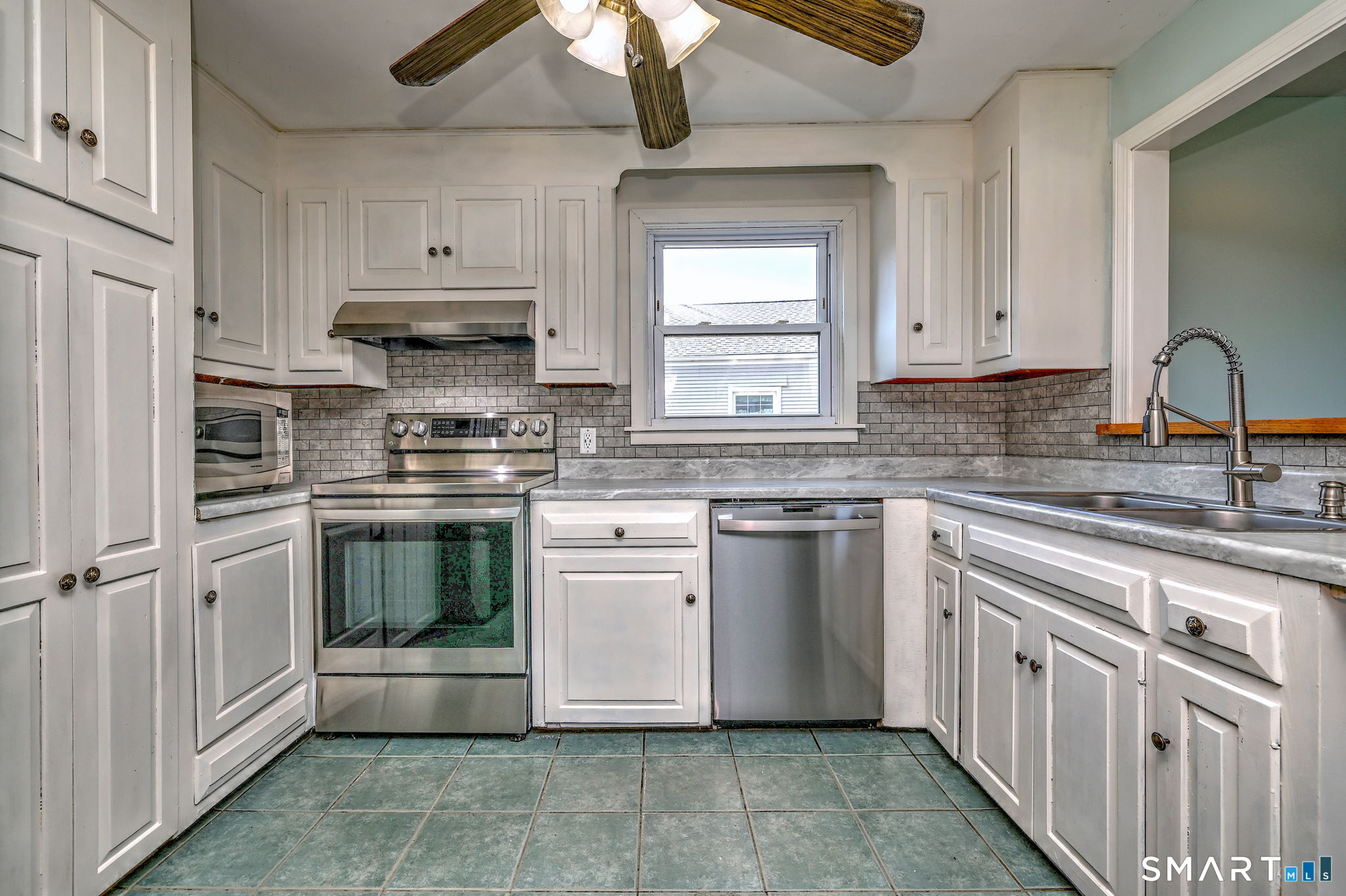 404 Buckingham Avenue Milford CT 06460