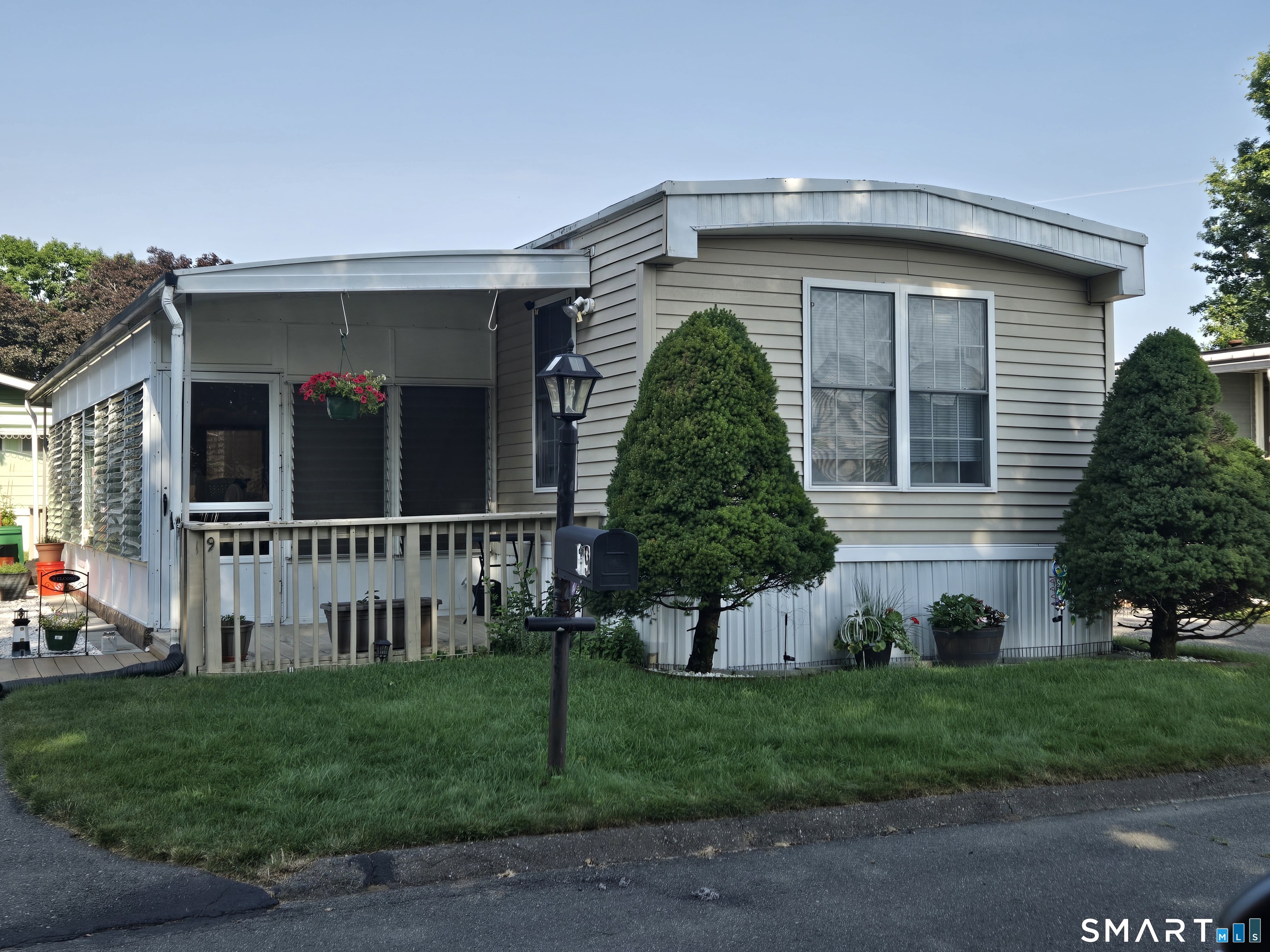19 Arapaho Drive East Hartford CT 06118