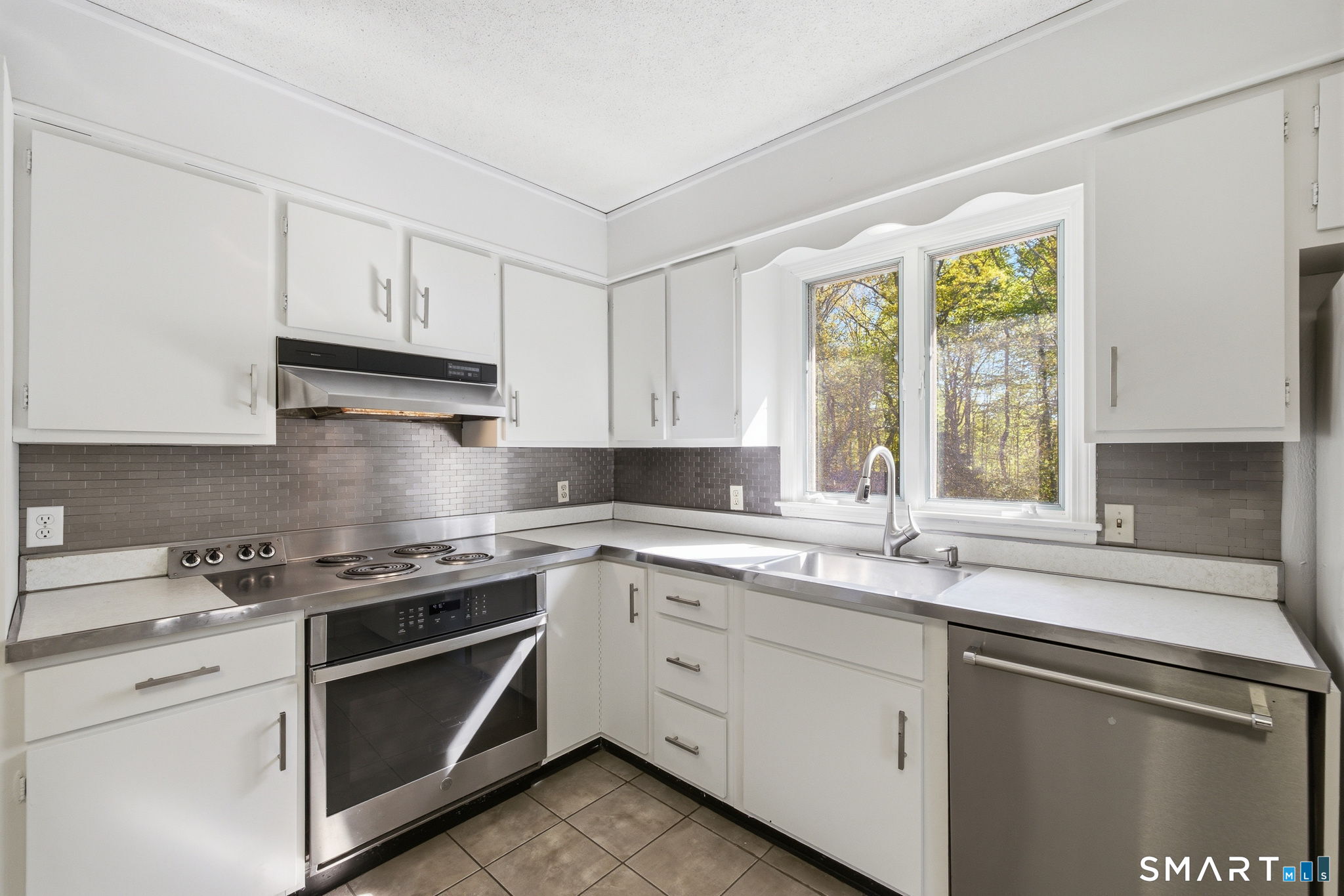 16 Julian Drive Preston CT 06365