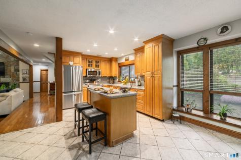 26 Vidich Lane Naugatuck CT 06770