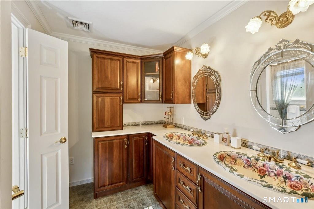 24 Hunting Ridge Drive Simsbury CT 06070