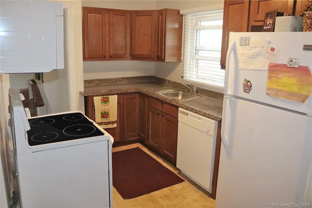 27 Fyler Drive Windsor CT 06095