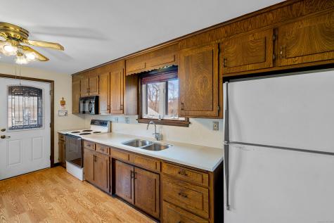 35 Pine Street Waterford CT 06385