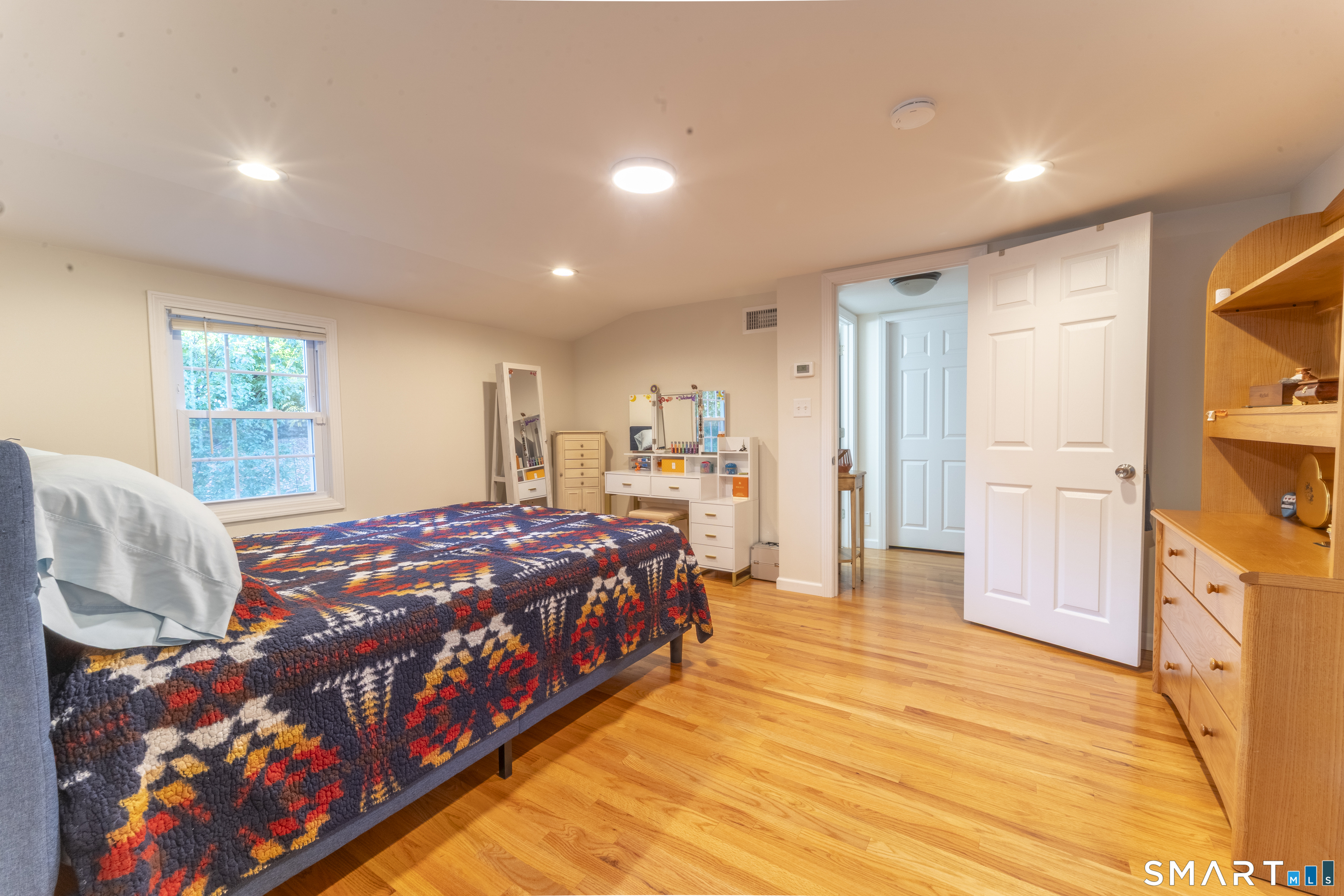 327 West Street Bristol CT 06010