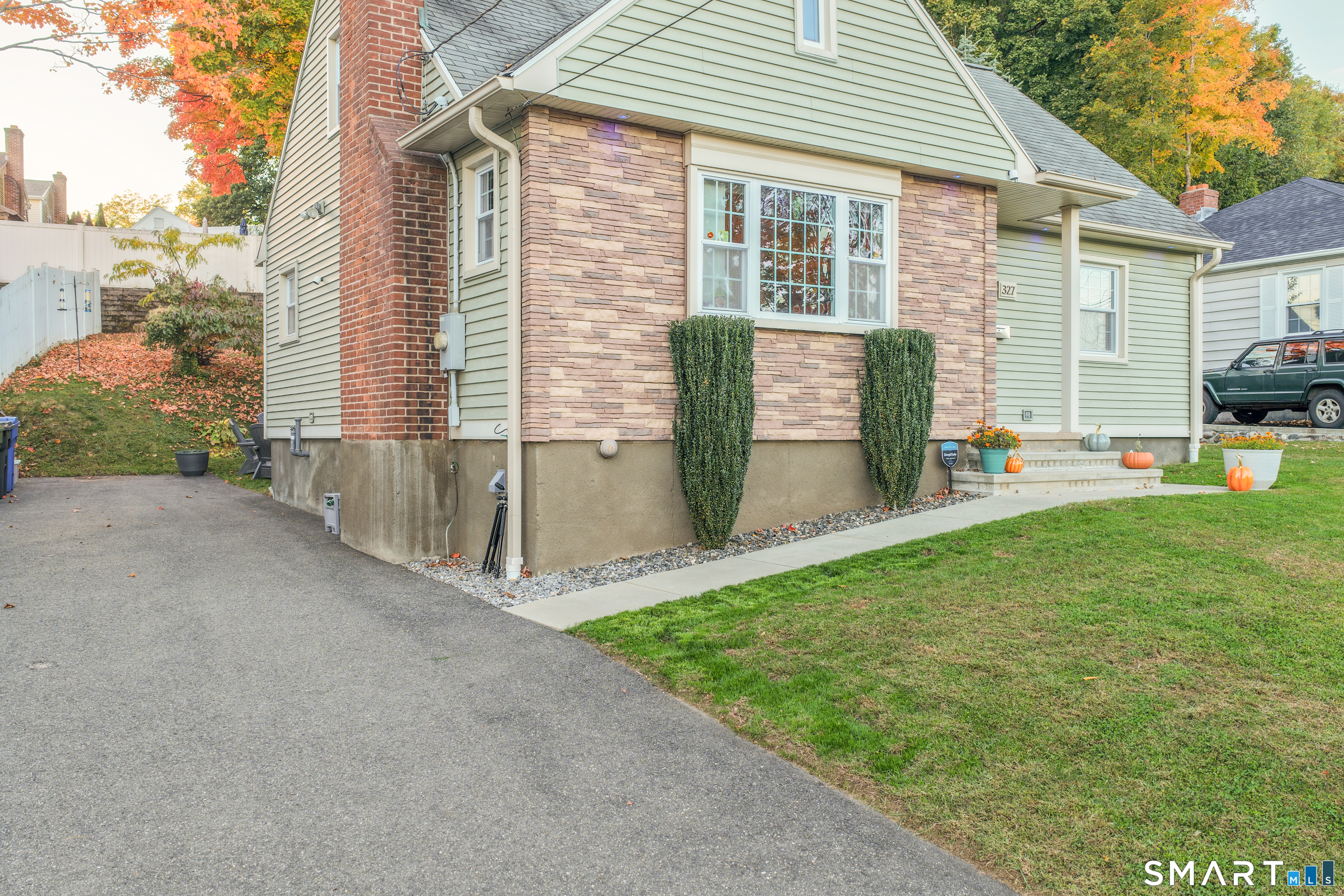 327 West Street Bristol CT 06010