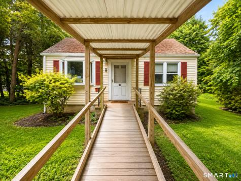8 Darien Road New Fairfield CT 06812