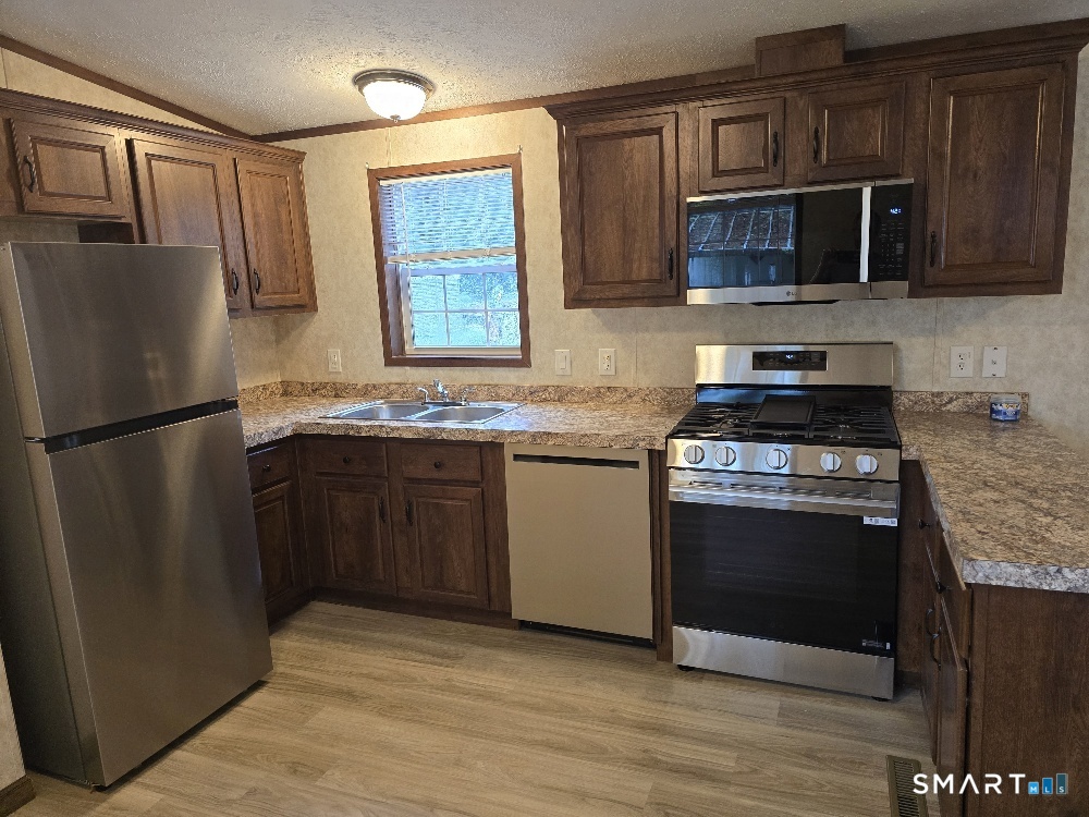 11 R And R Park Killingly CT 06241