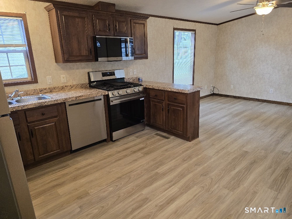 11 R And R Park Killingly CT 06241