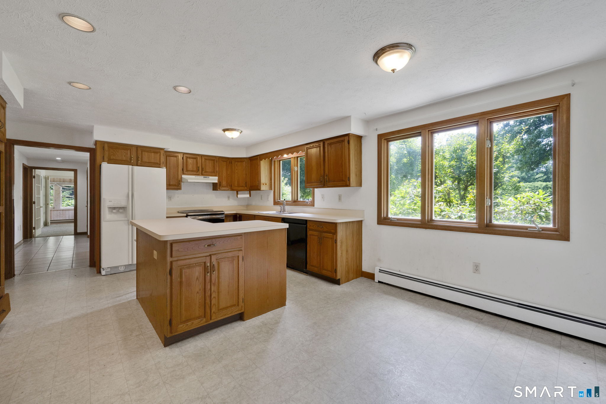 33 Woodmar Circle South Windsor CT 06074