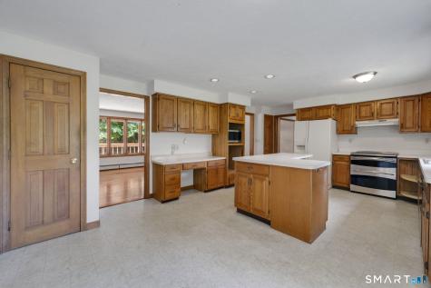 33 Woodmar Circle South Windsor CT 06074