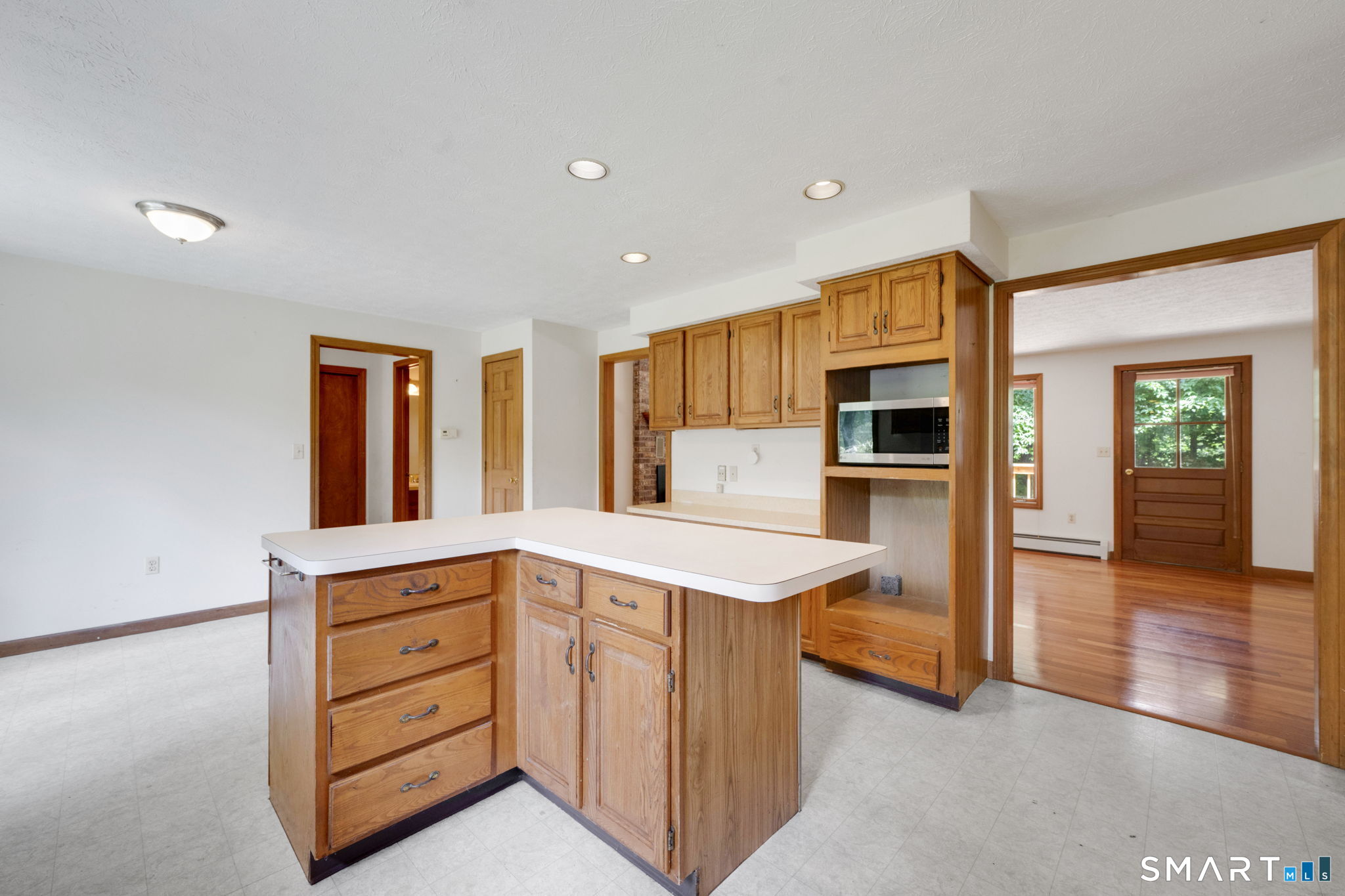 33 Woodmar Circle South Windsor CT 06074