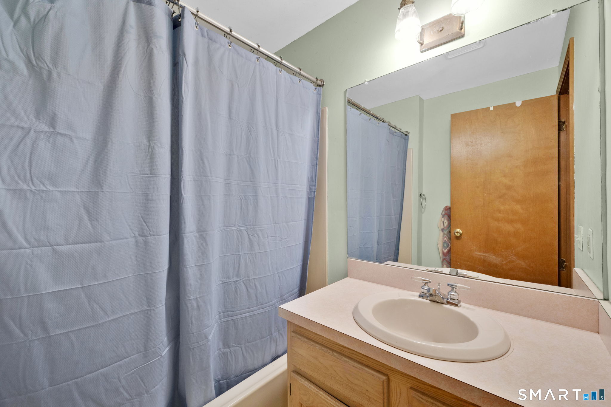 33 Woodmar Circle South Windsor CT 06074