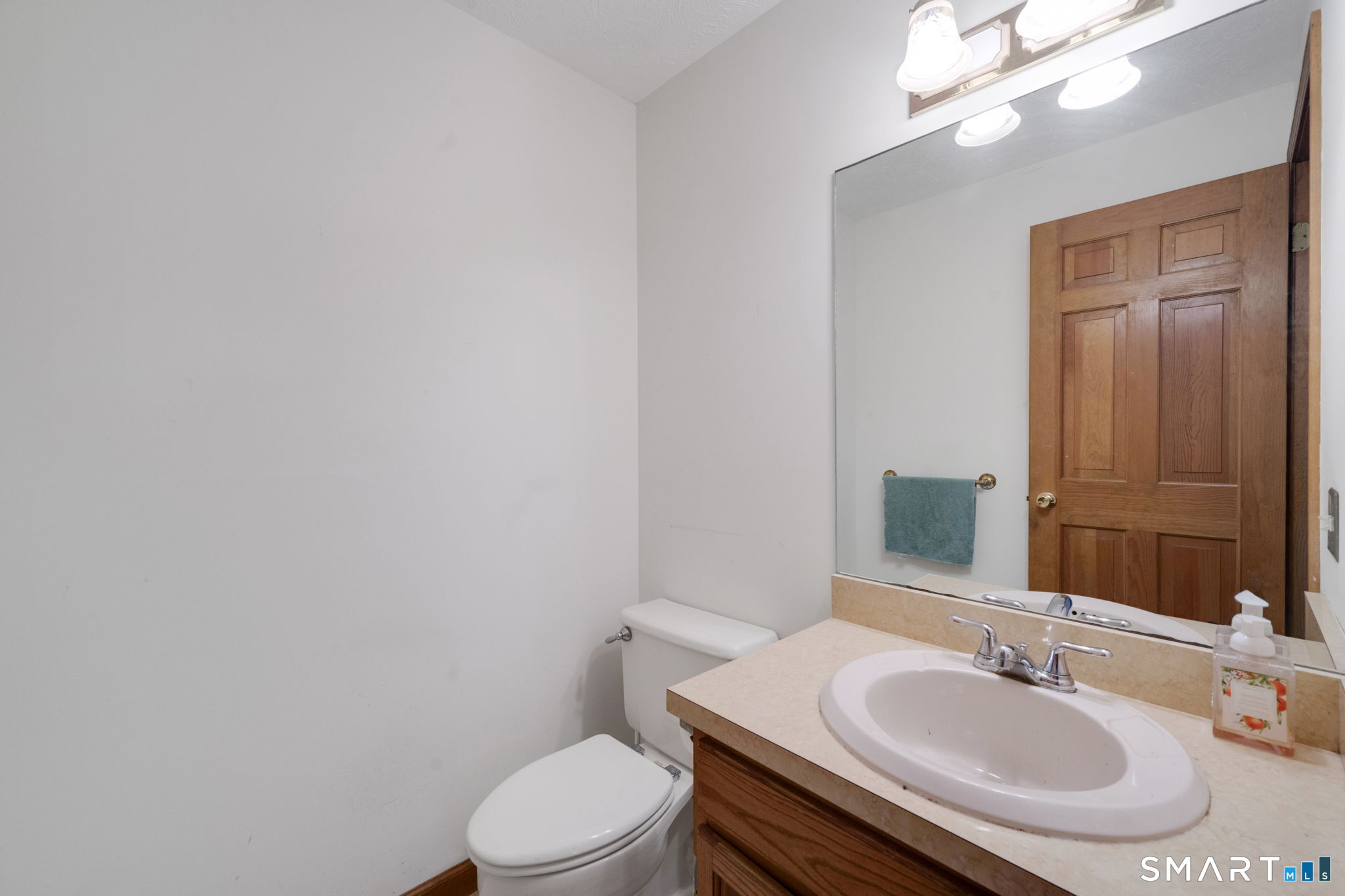 33 Woodmar Circle South Windsor CT 06074