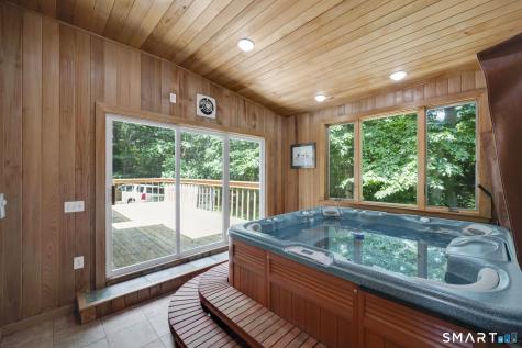 33 Woodmar Circle South Windsor CT 06074