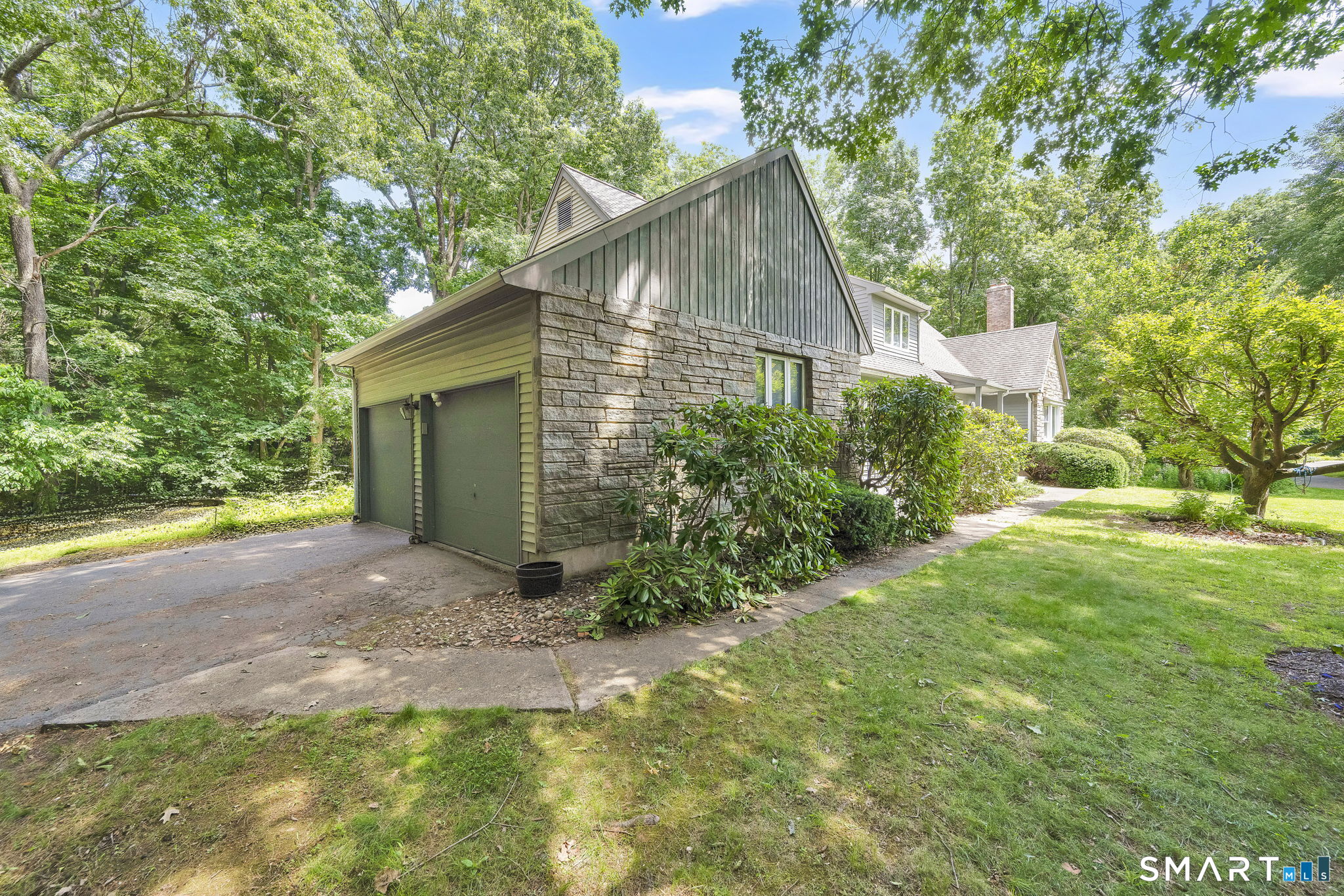 33 Woodmar Circle South Windsor CT 06074