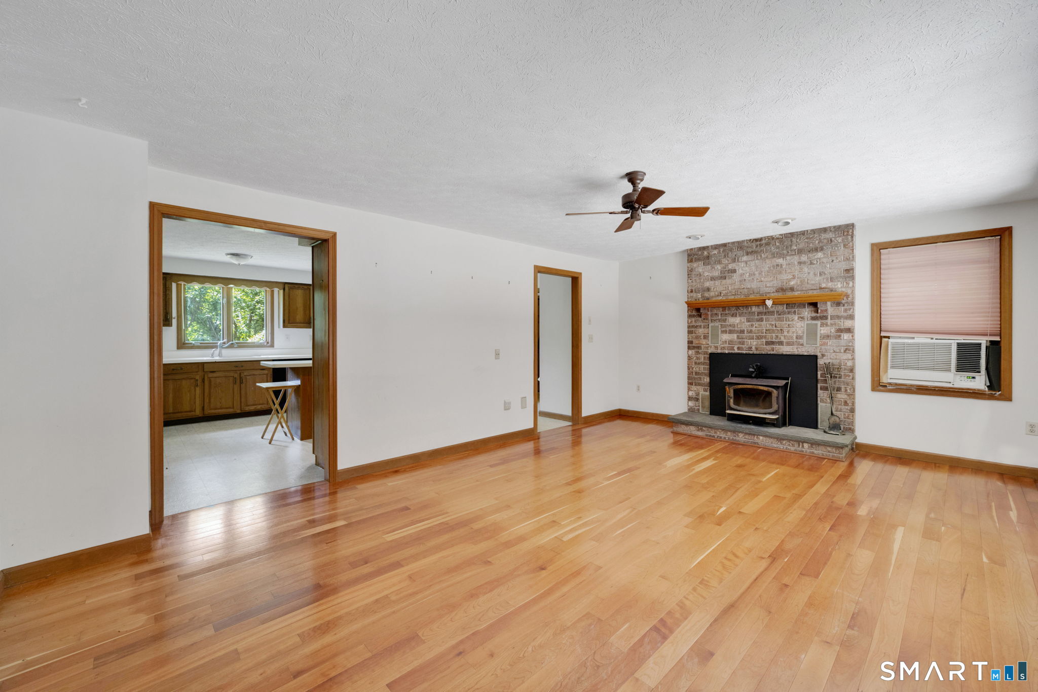 33 Woodmar Circle South Windsor CT 06074