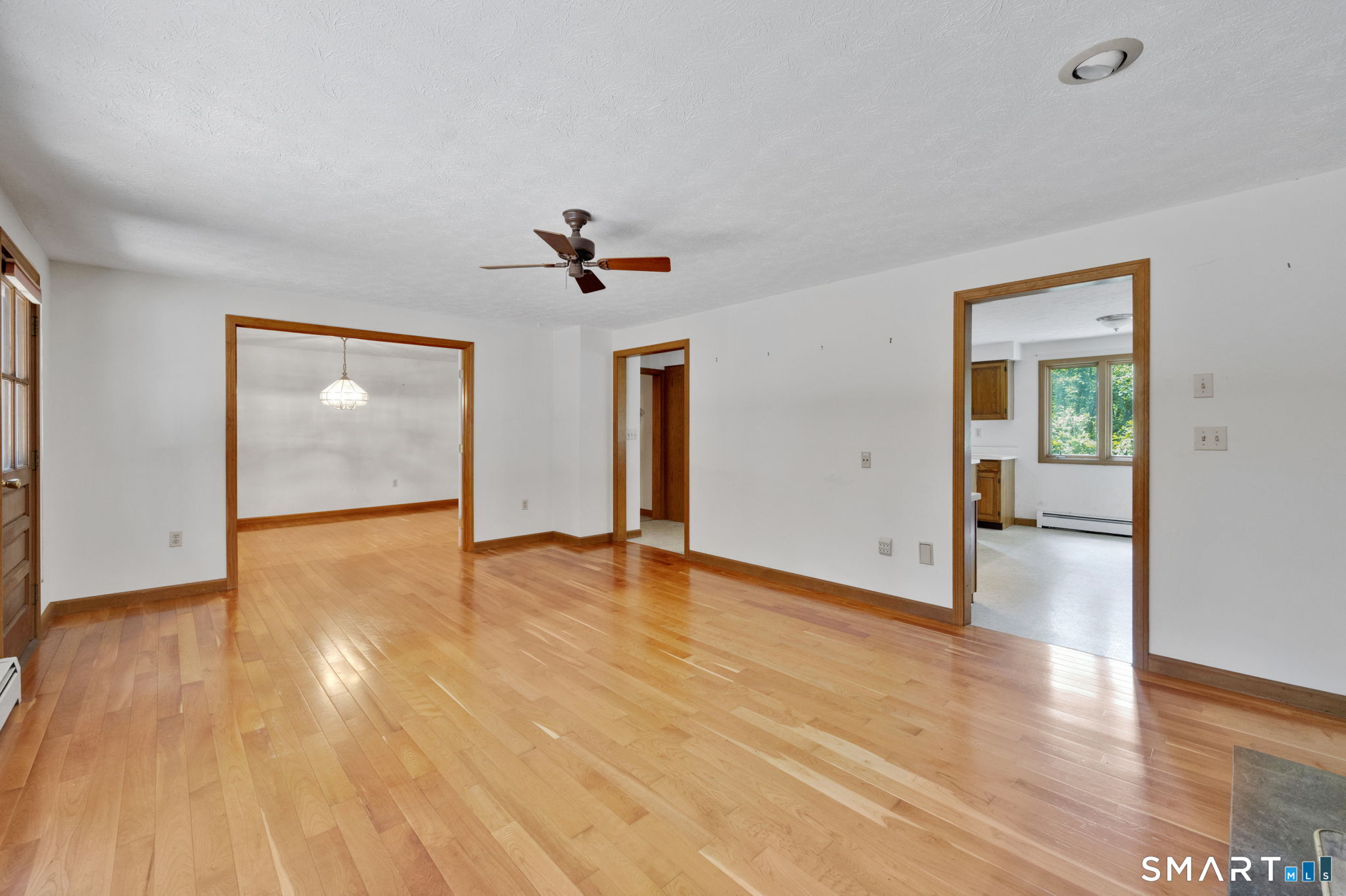 33 Woodmar Circle South Windsor CT 06074