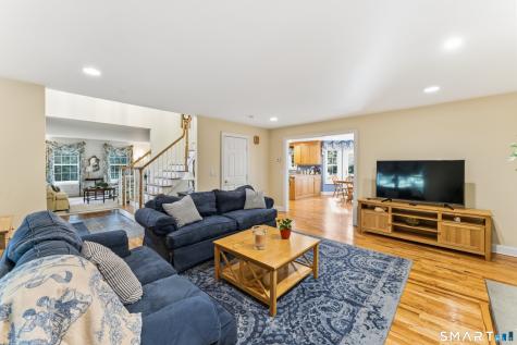 29 Narragansett Trail Newtown CT 06482