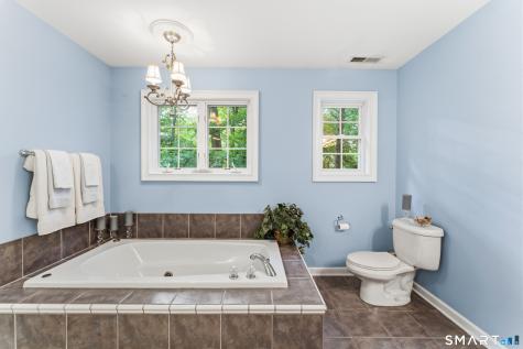 29 Narragansett Trail Newtown CT 06482