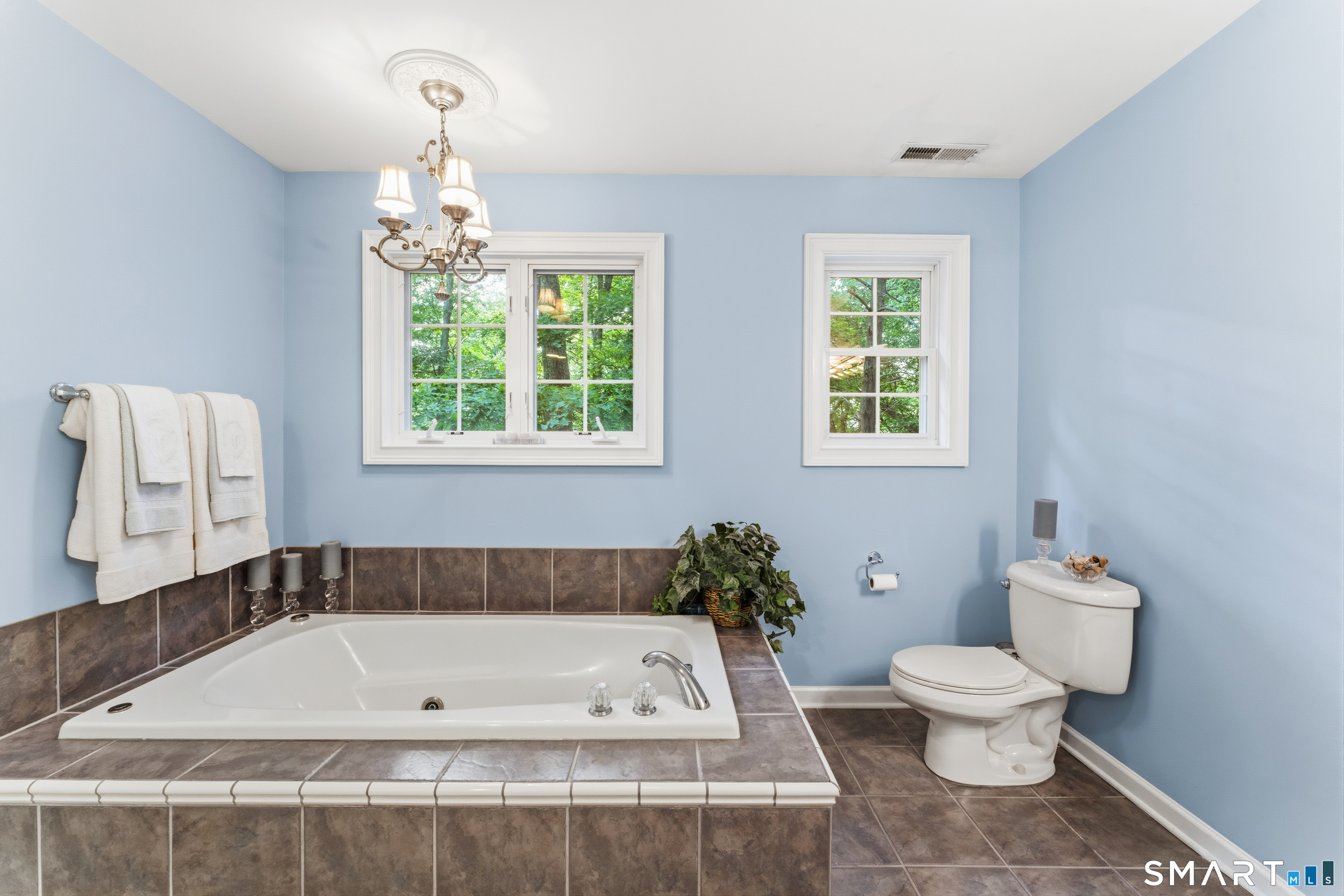 29 Narragansett Trail Newtown CT 06482