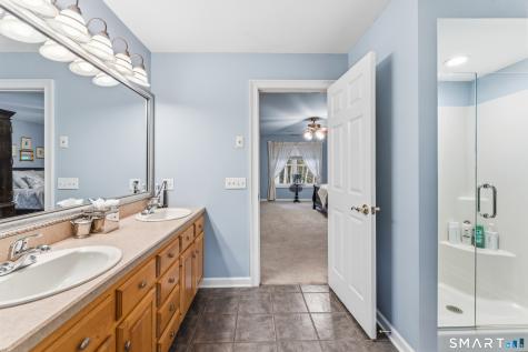 29 Narragansett Trail Newtown CT 06482