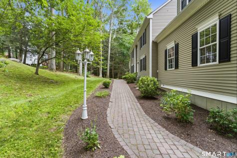 29 Narragansett Trail Newtown CT 06482