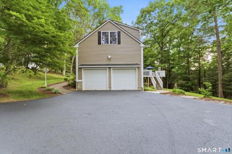 29 Narragansett Trail Newtown CT 06482