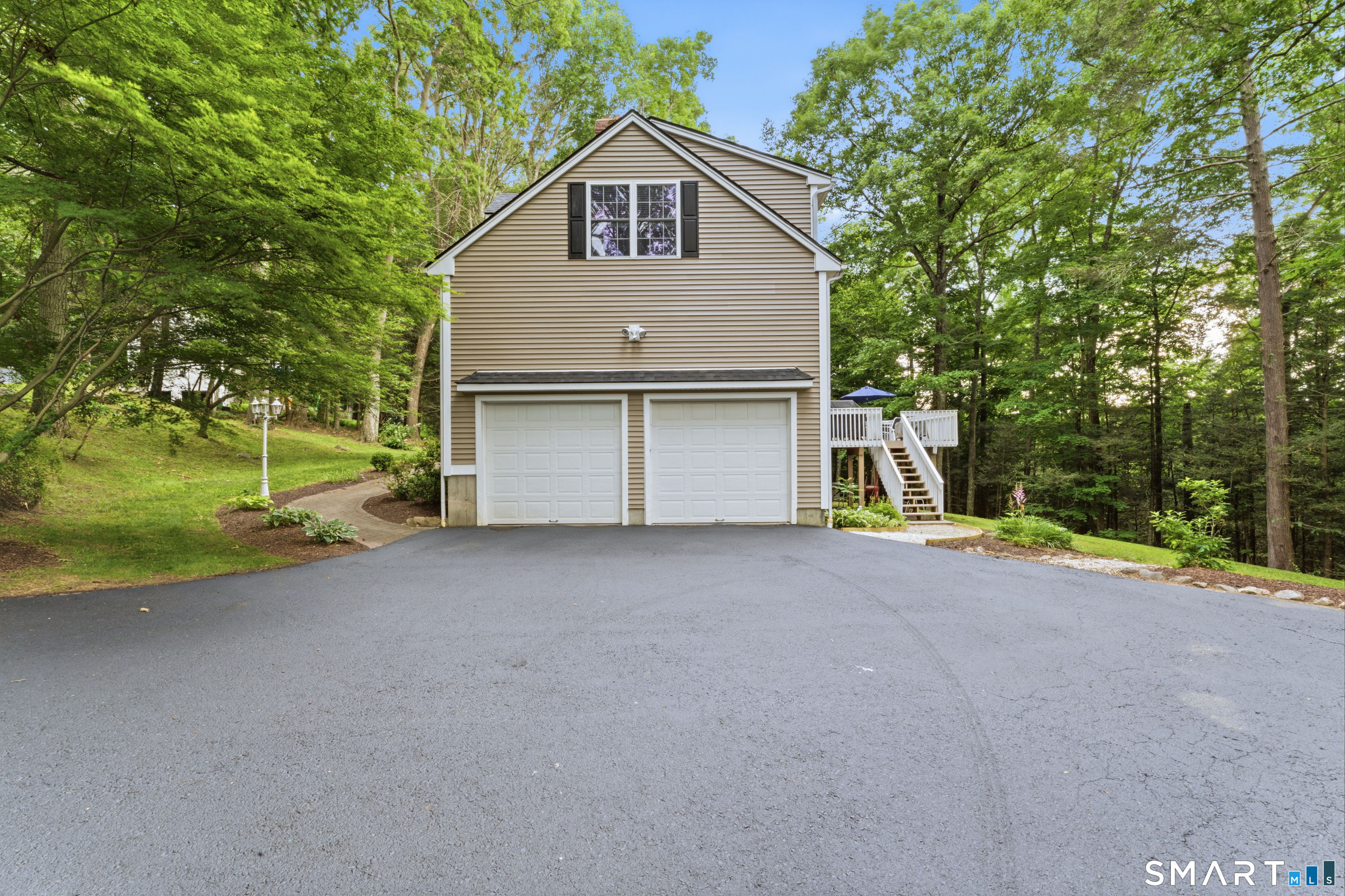 29 Narragansett Trail Newtown CT 06482