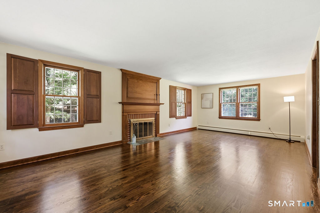 10 Shady Lane Simsbury CT 06092