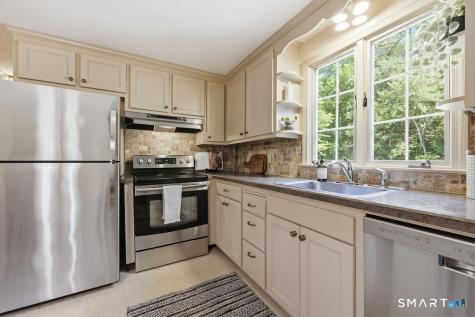 10 Shady Lane Simsbury CT 06092