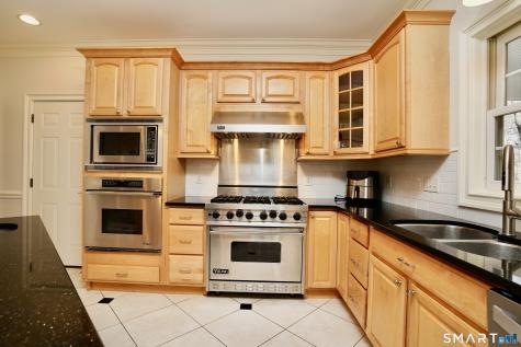 10 Whispering Hollow Court Cheshire CT 06410