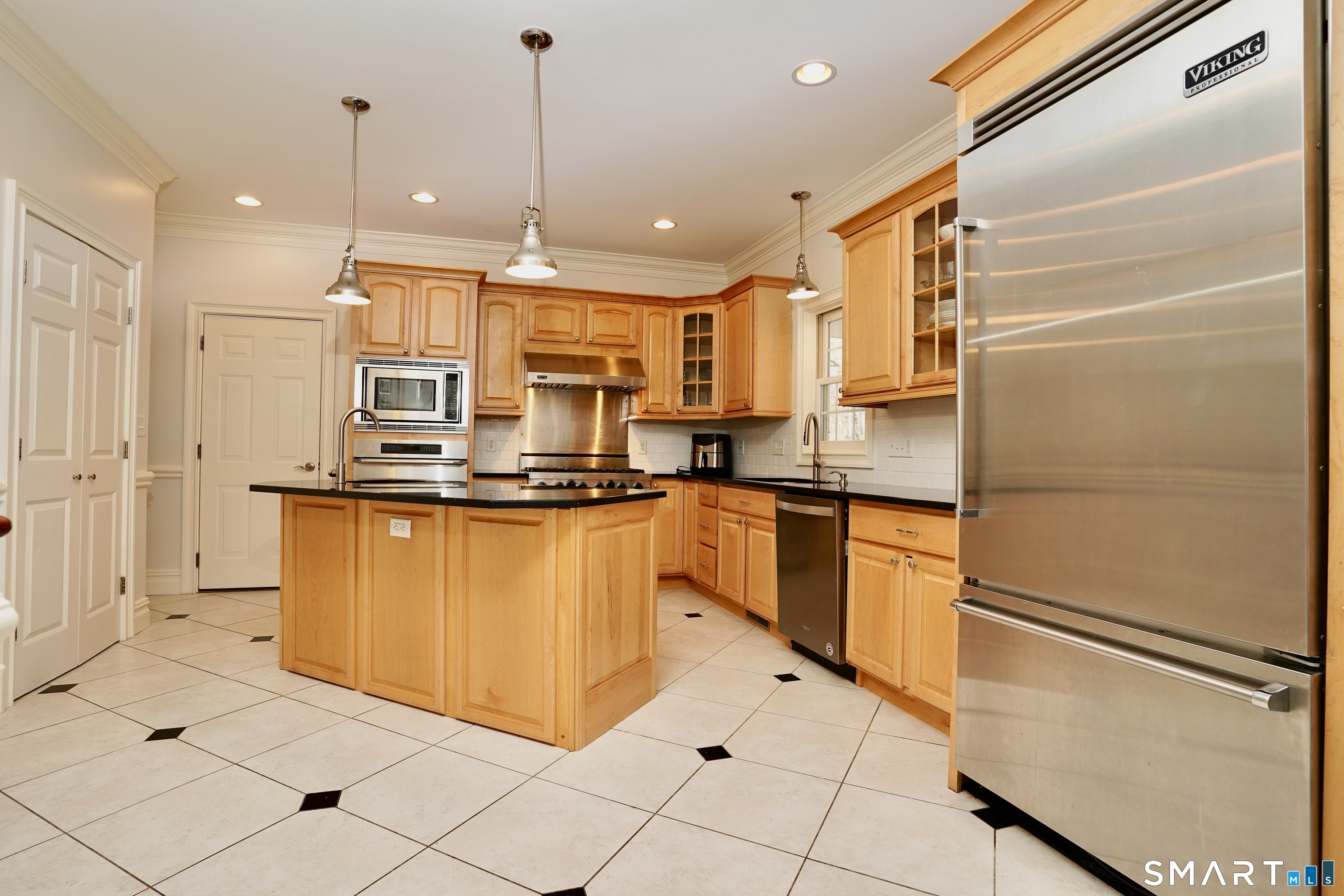 10 Whispering Hollow Court Cheshire CT 06410