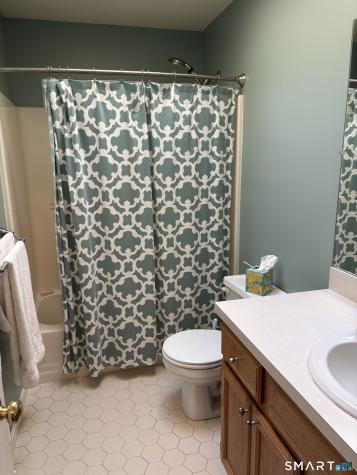 8 Catbird Lane East Lyme CT 06333
