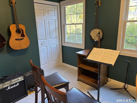 8 Catbird Lane East Lyme CT 06333
