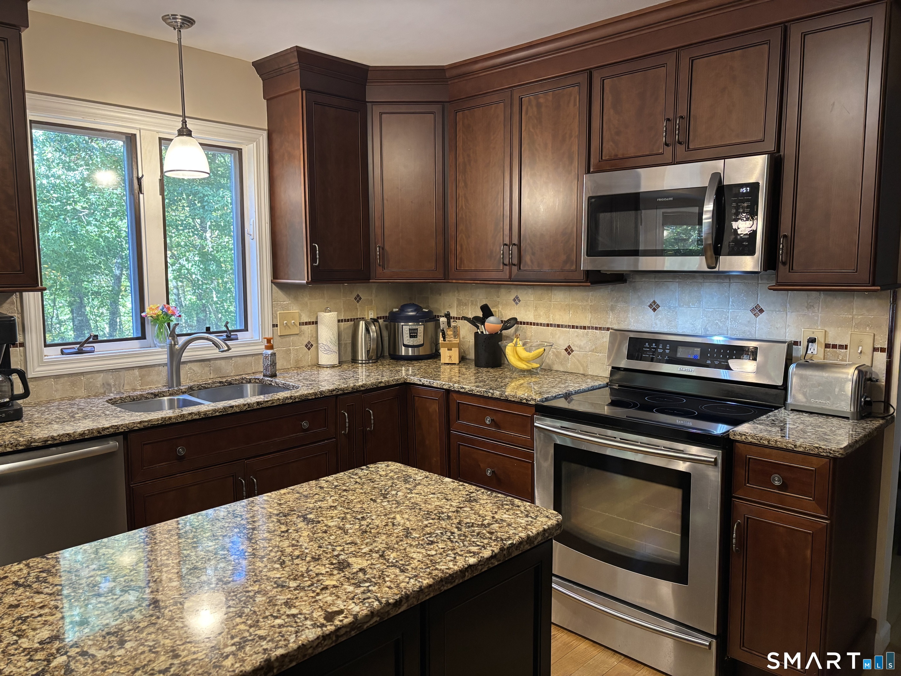 8 Catbird Lane East Lyme CT 06333