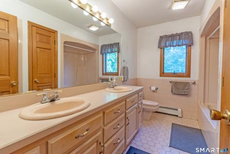 76 Thimble Rock Road Middletown CT 06457