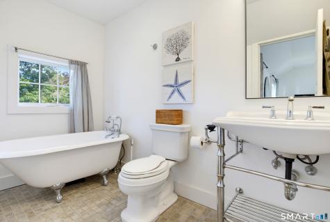 10 Wilford Road Branford CT 06405