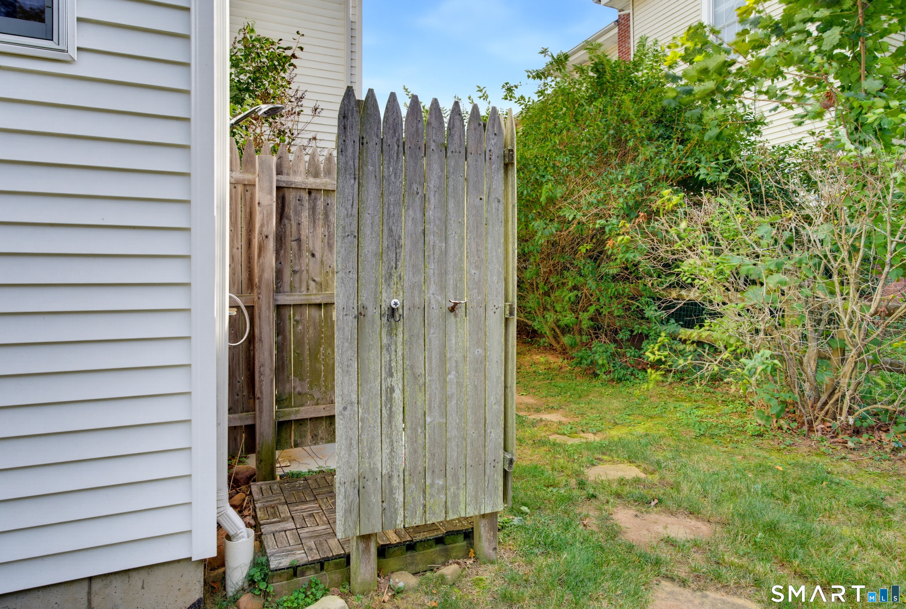 10 Wilford Road Branford CT 06405