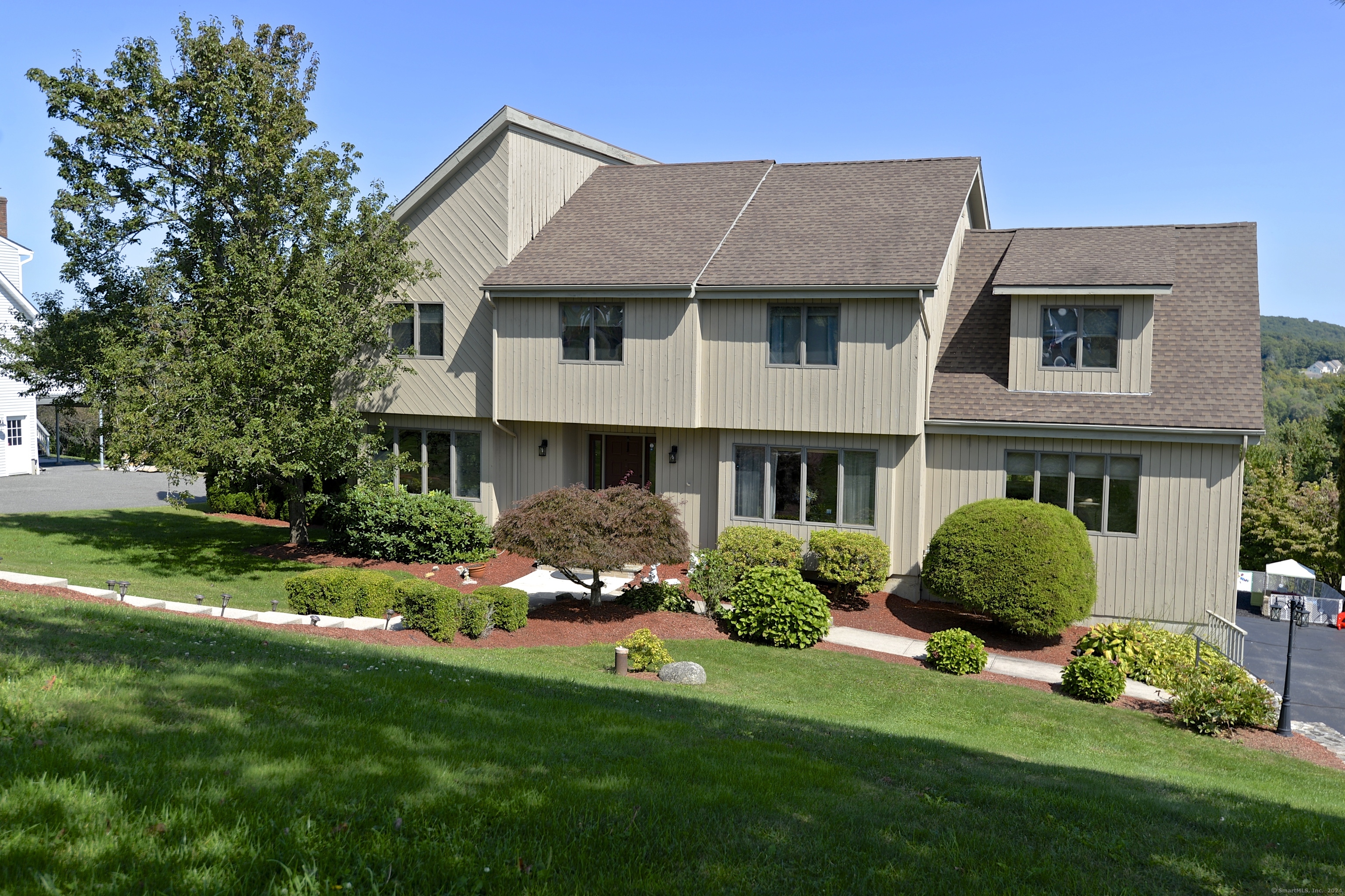 18 Huntington Drive Danbury CT 06811