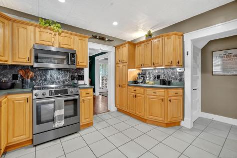 152 Main Street East Hampton CT 06424