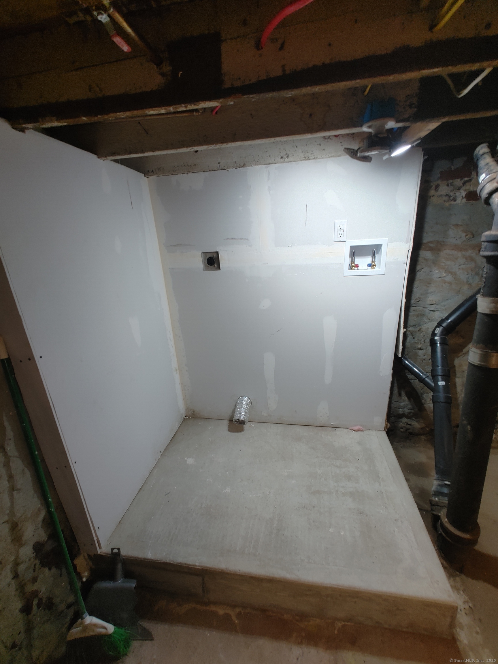 15 Stock Place Street Manchester CT 06042